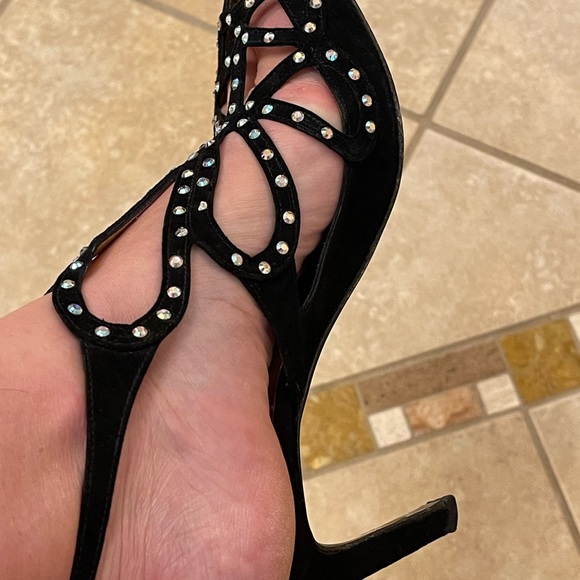 Beautiful Bruno Magli party heels - Picture 3 of 5